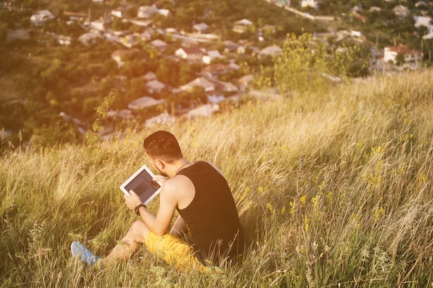 Digital Detox: Boost Men’s Mental Wellbeing by Limiting Screen Time